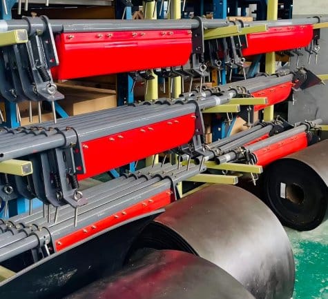 belt cleaner for removing carryback material